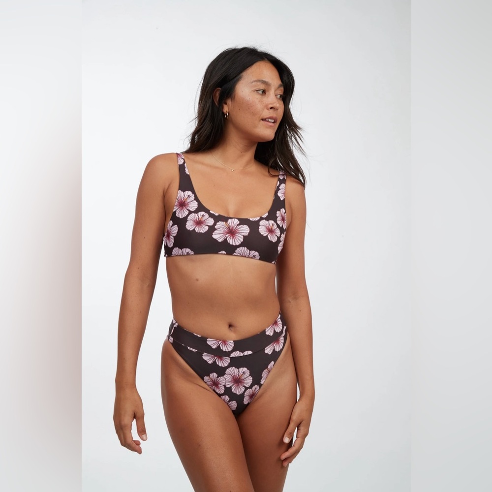 NWOT Benoa Swim North top in Outrigger size M